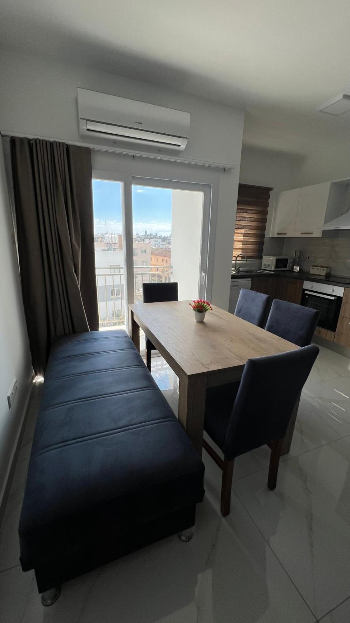 Tetris Apartment Spacious Comfortable Nicosia Bilik gambar